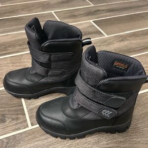 All in Motion waterproof thermolite little kid now boots size 13.
